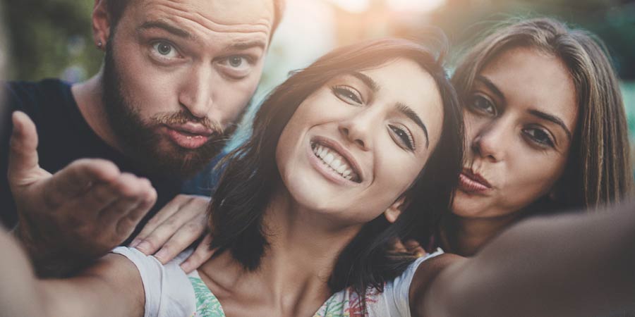 Polyam throuple out in public taking cute selfies